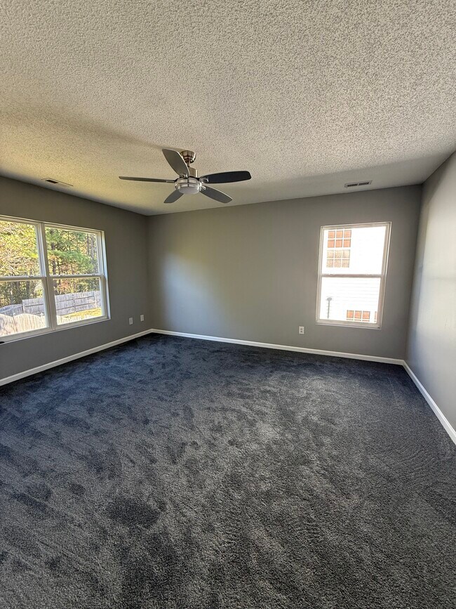 Building Photo - 721 Pebblestone Dr