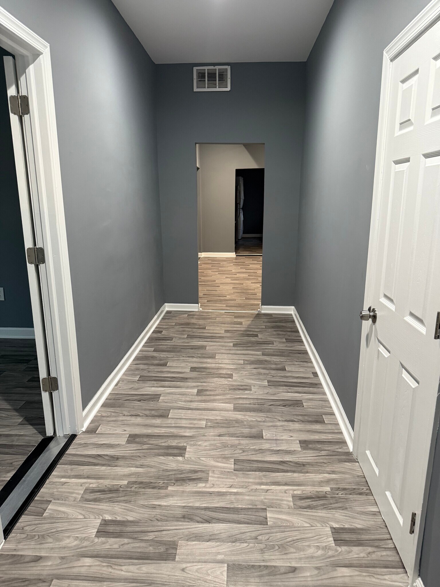 Foyer - 2536 Loyola Southway