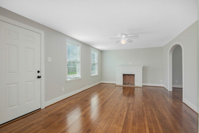Building Photo - 4618 Avenue S 1/2