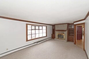 Building Photo - 8 Sweet Brier Dr