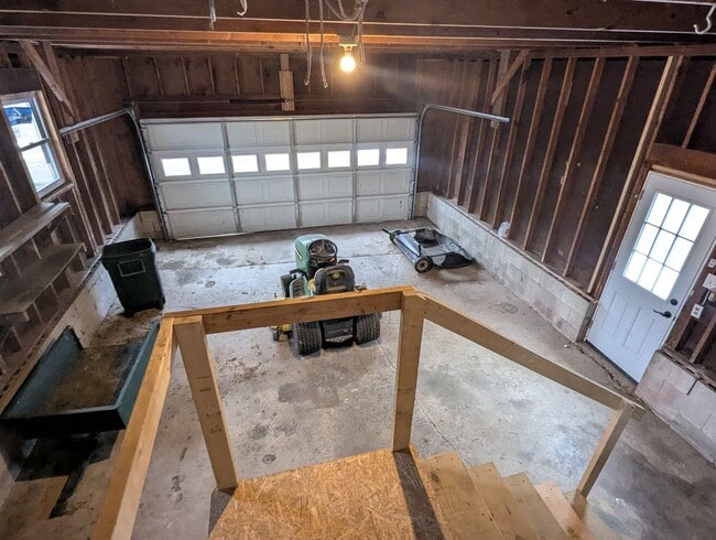 Building Photo - Fully Renovated 3 Bedroom Ranch