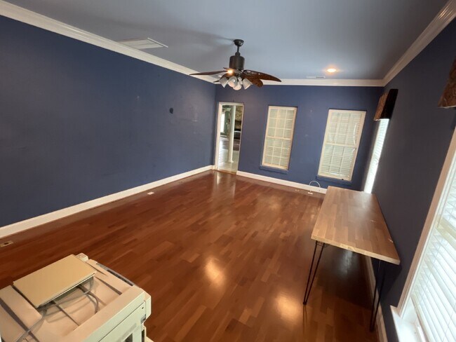 Building Photo - "Charming Kernersville Retreat: Spacious 4-Bed Gem with Granite Touches & Cozy Fireplace"