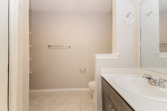 Building Photo - 2609 Hutchins Dr