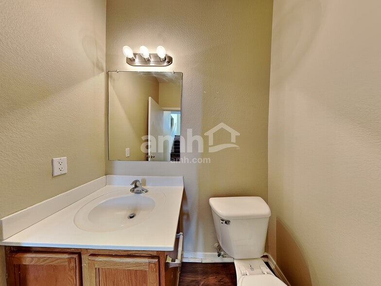 Building Photo - 13240 W Watson Ln