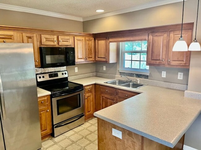 Building Photo - 43 Hunters Glen