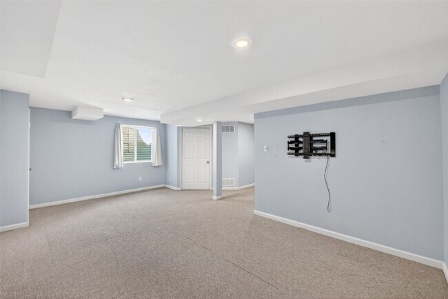 Building Photo - 3275 Simeon Bunker St