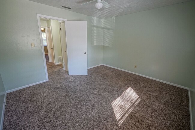 Building Photo - 2304 Hartsfield Ct
