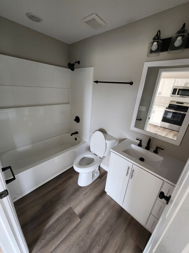 Building Photo - Spacious 3-Bedroom, 2-Bathroom Home AVAILABLE NOW!!