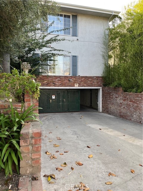 Building Photo - 837 S Windsor Blvd