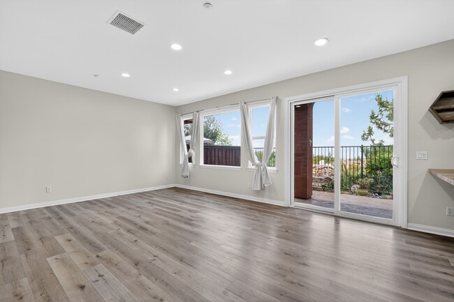 Building Photo - 1357 Sky Ridge Ct