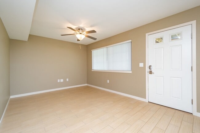 Building Photo - River Ridge Place
