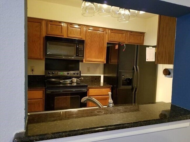 Building Photo - 7447 Cambridge St