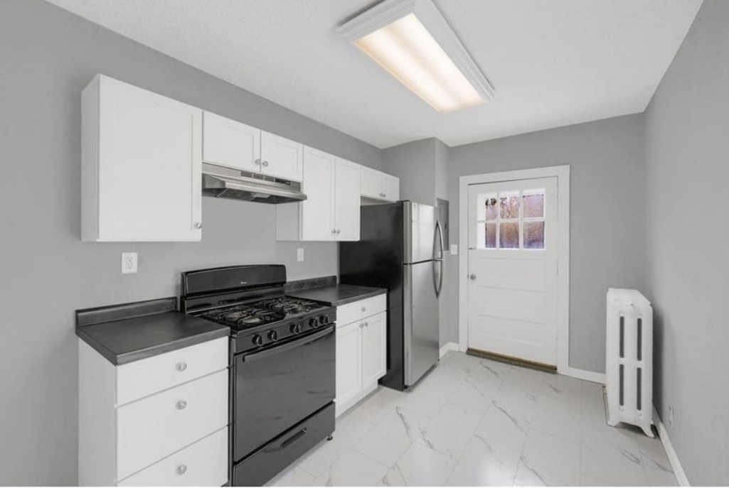Building Photo - 1055 7th St W