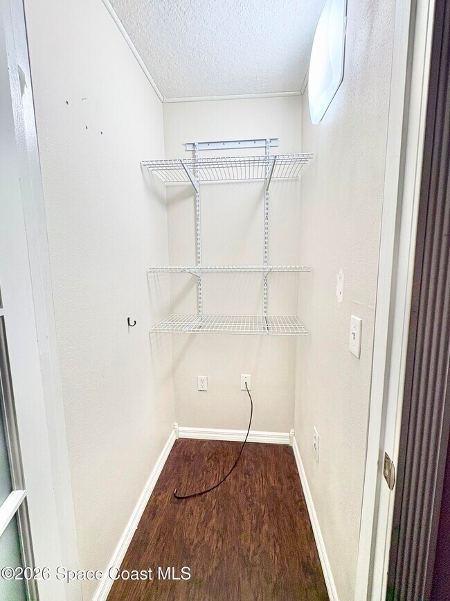 Building Photo - 2015 Canopy Dr