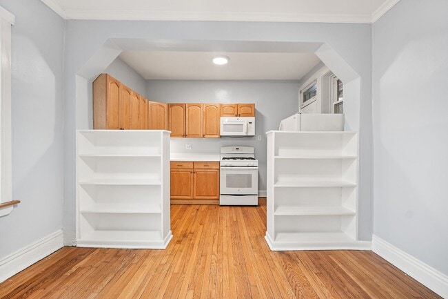 Building Photo - 2611 N Dayton St