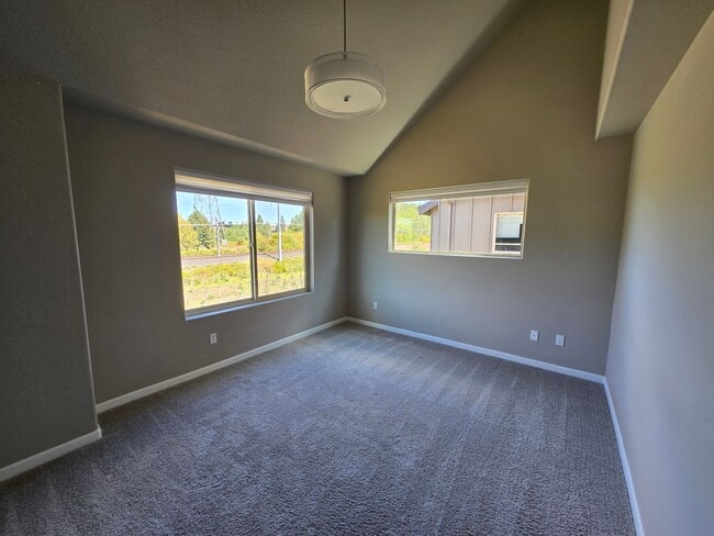 Building Photo - Terrific Orenco Station area 4 BR, 3.5 BA ...