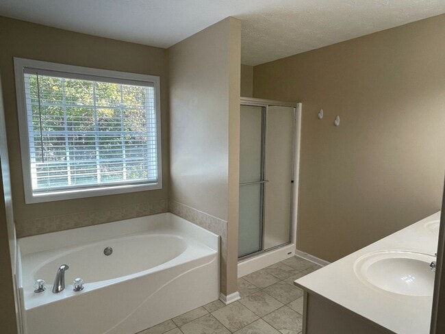 Building Photo - Relax in your spacious home deep in the Watson Grove subdivision