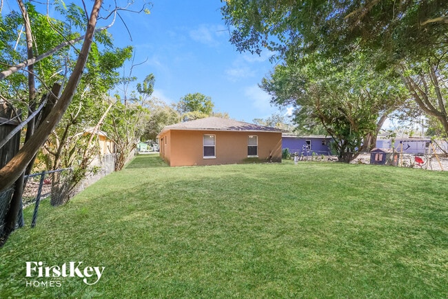 Building Photo - 933 26th St NW