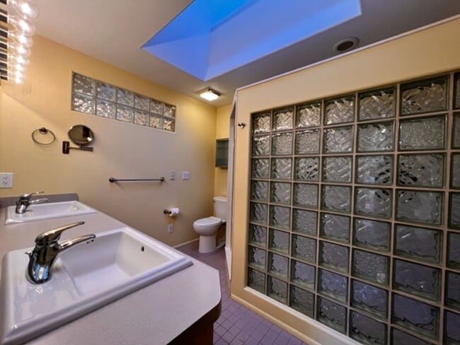 Building Photo - STUNNING VIEWS from this 3 bedroom, 2 bath home | Available end of February