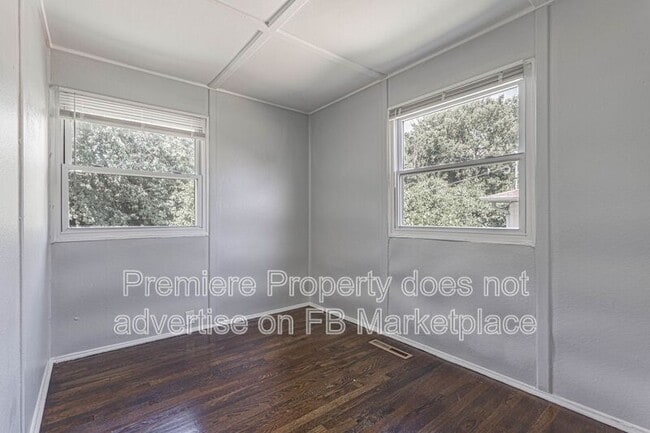 Building Photo - 4412 N Virginia Ave