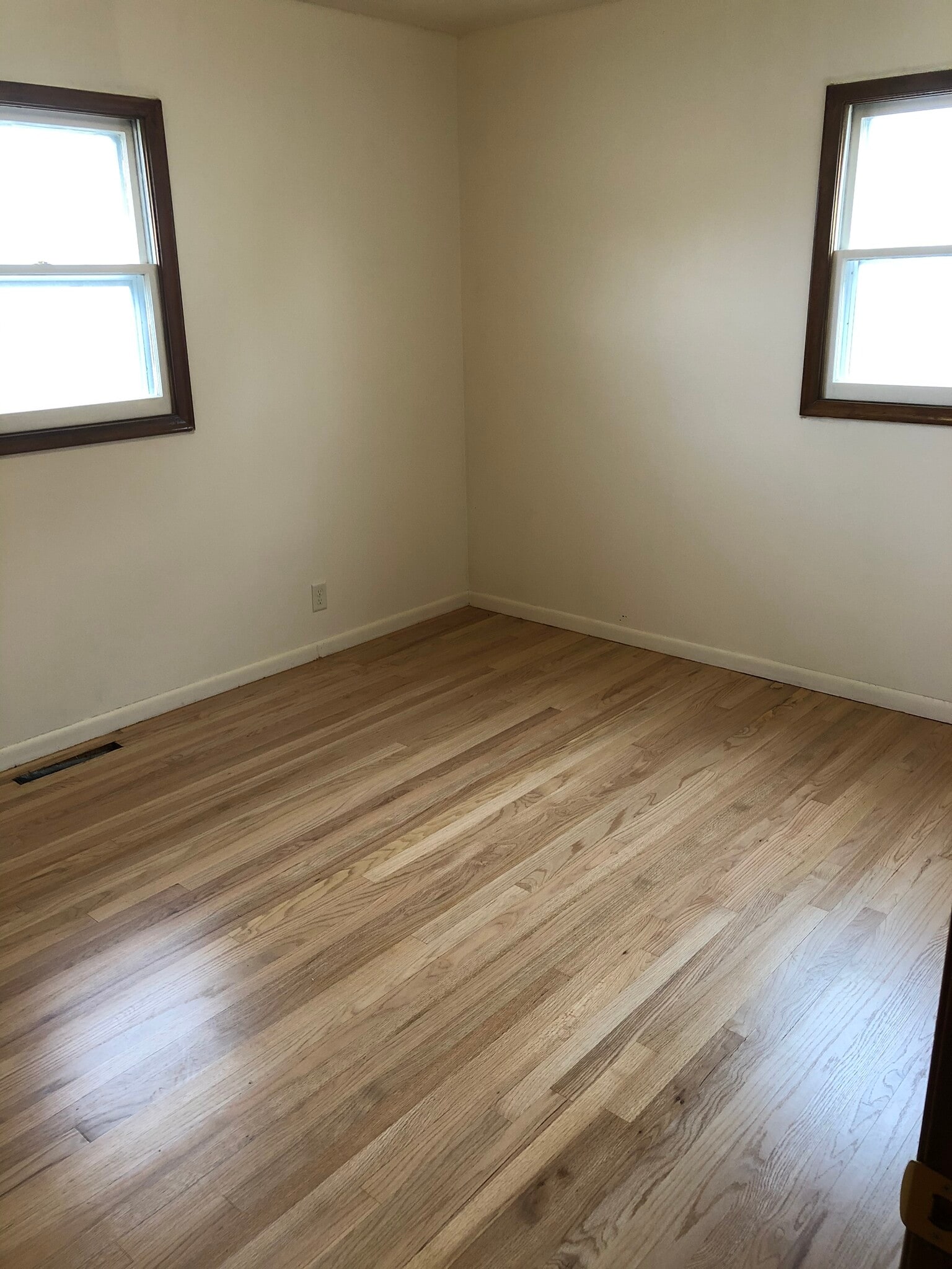 Building Photo - 2208 Chanticleer St