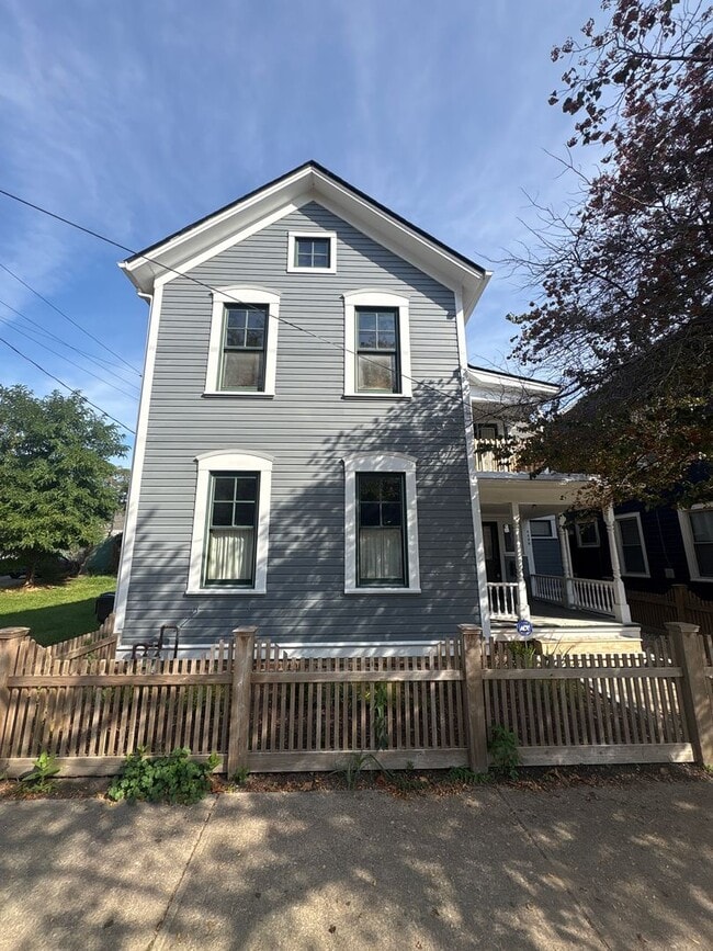 Building Photo - Renovated single family home for rent