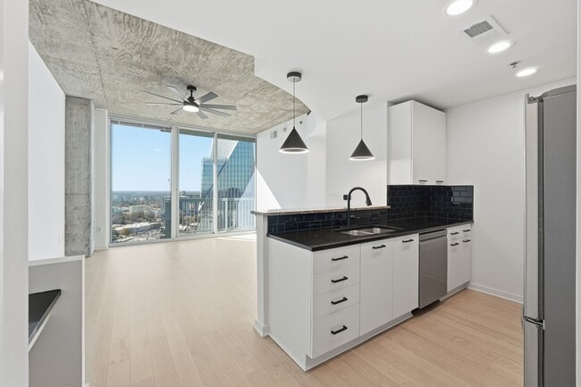 Building Photo - Sought after 1 bedroom on the 29TH FLOOR in the heart of Buckhead!