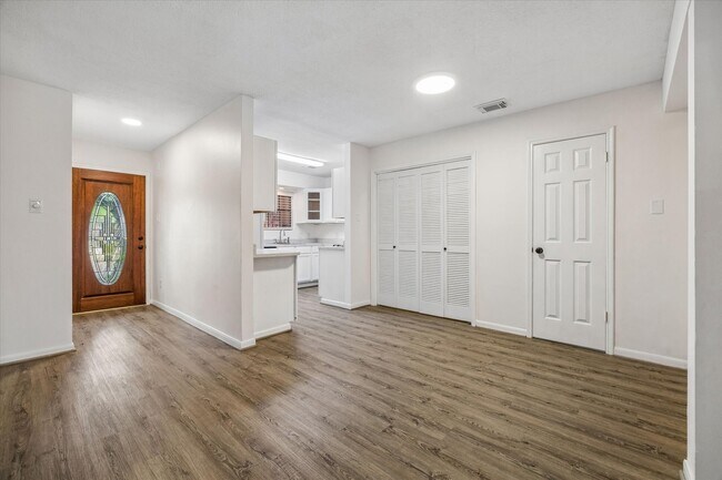 Building Photo - 1323 Reddleshire Ln