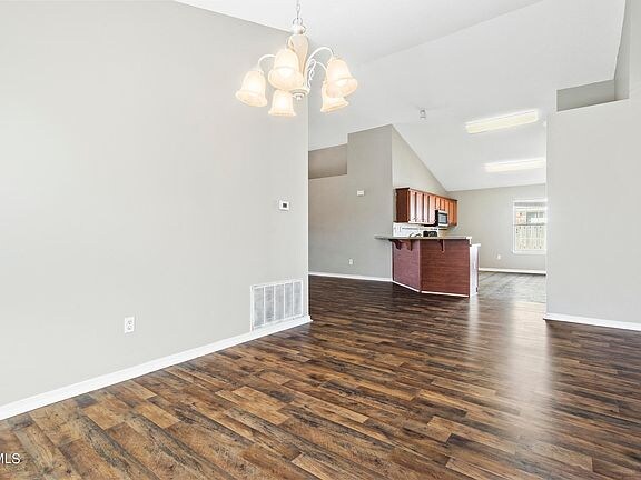 Building Photo - 15095 Cedar Springs Dr