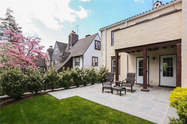 Building Photo - 107 Kensington Rd