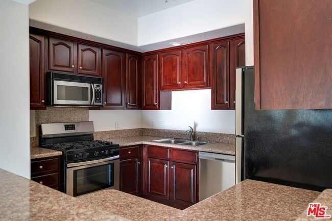 Building Photo - 1731 Corinth Ave