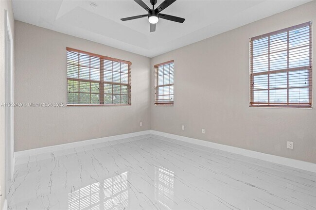 Building Photo - 443 NE 21st Terrace