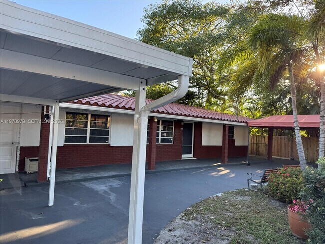 Building Photo - 470 NE 127th St