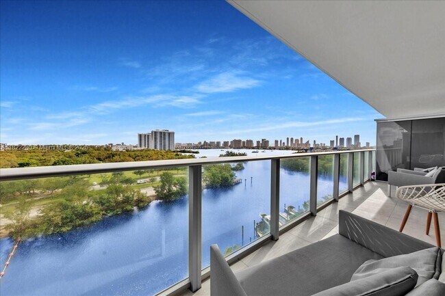 Primary Photo - 16385 Biscayne Blvd