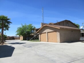 Building Photo - 1025 W Perdew Ave