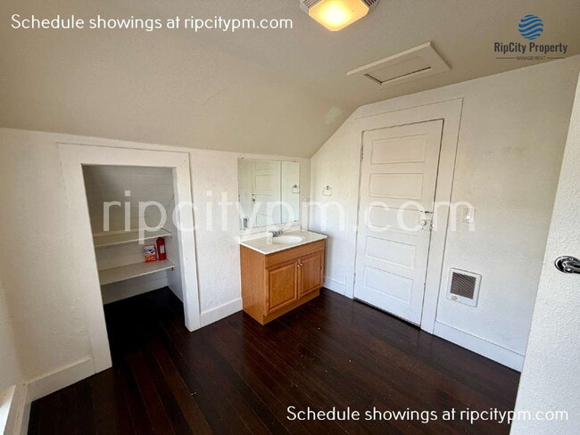 Building Photo - 1728 SE Clatsop St