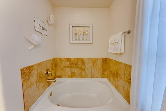 Building Photo - 6047 Wesley Manor Ct