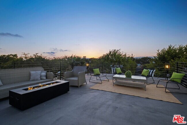 Building Photo - 12672 Stanwood Dr