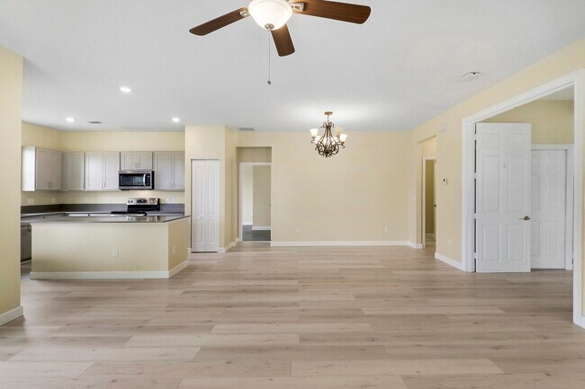 Building Photo - 8292 NW Greenbank Cir