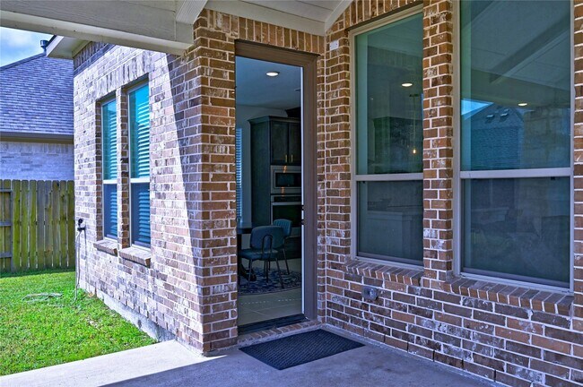 Building Photo - 6211 Shore Ridge Ct