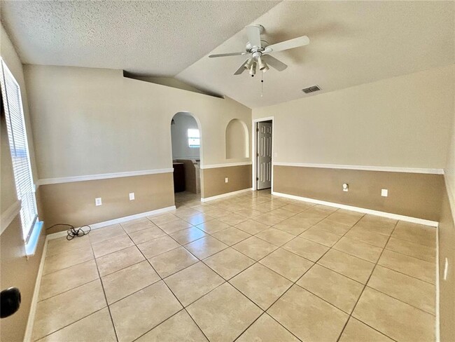 Building Photo - 913 Nancy Ct