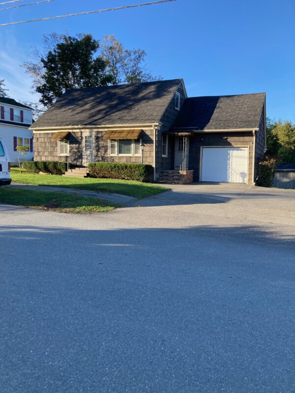 137 Chamberlain St 137 Chamberlain St Brewer ME 04412 Apartment Finder