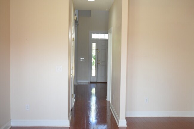 Building Photo - 1305 Wakefield Ct