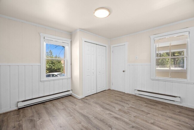 Building Photo - 281C King St