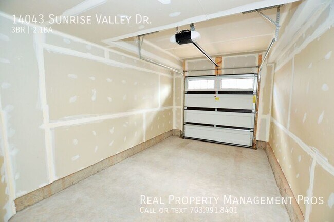 Building Photo - 14043 Sunrise Valley Dr