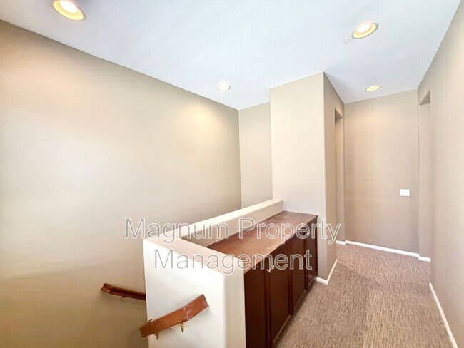 Building Photo - 28853 Sarasota Way
