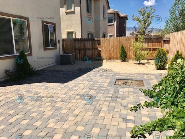 Building Photo - Beautiful 3-Bedroom Home in South Meadows ...