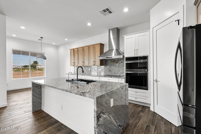 Building Photo - 22926 W La Mirada Dr