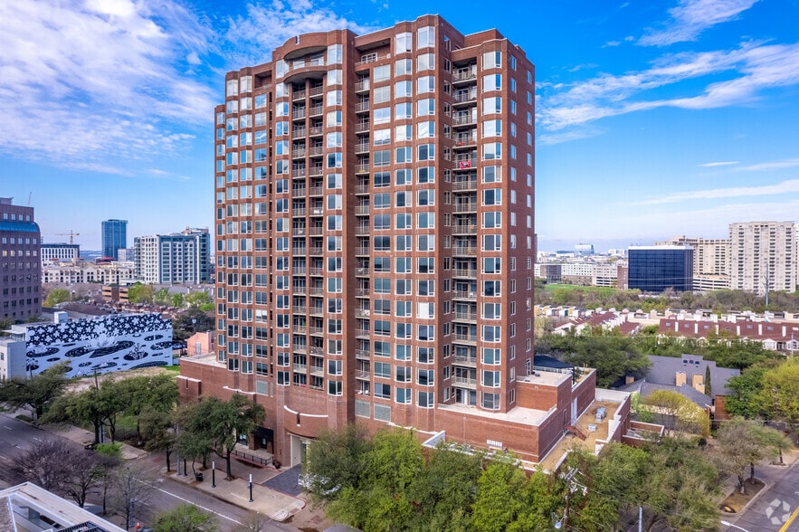 Building Photo - Whitney Uptown