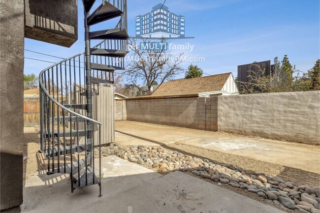 Building Photo - 1006 E Pasadena Ave